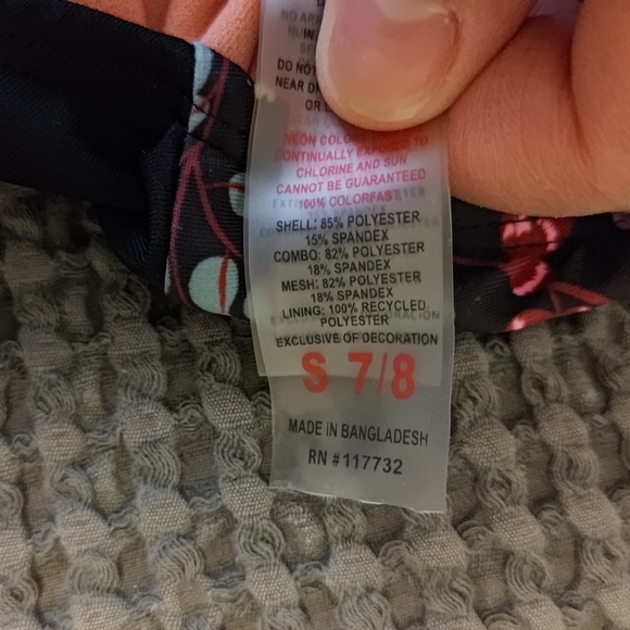 Place Multicolor Tie-Dye Garment - Picture 7 of 7